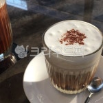 햇살, coffee, cafe, 감성, 크림, 사진,이미지,일러스트,캘리그라피 - moet작가 크라우드픽 - 저작권 걱정 없는 상업용 이미지