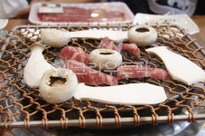 식당, 고기, 숯불구이, 한우, 소고기, 사진,이미지,일러스트,캘리그라피 - 슈렉작가 크라우드픽 - 저작권 걱정 없는 상업용 이미지