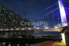 산책로, 야경, 아파트, 다리, 풍경, 사진,이미지,일러스트,캘리그라피 - 소시민작가 크라우드픽 - 저작권 걱정 없는 상업용 이미지