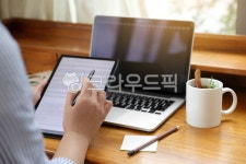 카페, 노트, 연필, 여유, 전자책, 사진,이미지,일러스트,캘리그라피 - ddong작가 크라우드픽 - 저작권 걱정 없는 상업용 이미지
