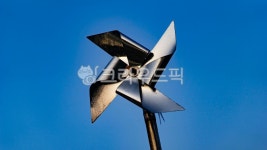 하늘, 장식물, 조형물, 바람개비, 철바람개비, 사진,이미지,일러스트,캘리그라피 - Nchoiyw75작가 크라우드픽 - 저작권 걱정 없는 상업용 이미지