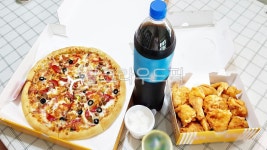pizza, 세트메뉴, 후라이드치킨, 콜라, 피자, 사진,이미지,일러스트,캘리그라피 - 맛있는 사진작가 크라우드픽 - 저작권 걱정 없는 상업용 이미지