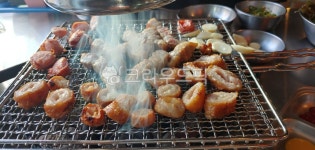 삼겹살, 막창, 불판, 삼겹막창, 고기식사, 사진,이미지,일러스트,캘리그라피 - bono1028작가 크라우드픽 - 저작권 걱정 없는 상업용 이미지