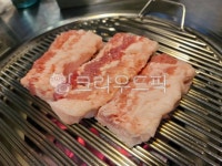 삼겹살, 꽃삼겹, 고기, 고깃집, 숯불구이, 사진,이미지,일러스트,캘리그라피 - IamGonna작가 크라우드픽 - 저작권 걱정 없는 상업용 이미지
