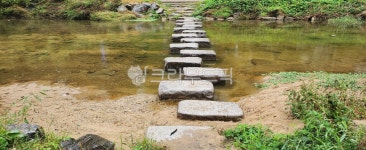 징검다리, 하천, 자연, 돌, 물, 사진,이미지,일러스트,캘리그라피 - 소중한하루작가 크라우드픽 - 저작권 걱정 없는 상업용 이미지