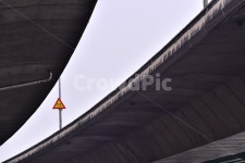 교가도로, 위험, 표지판, 안내판, 싸인, 사진,이미지,일러스트,캘리그라피 - space작가 크라우드픽 - 저작권 걱정 없는 상업용 이미지