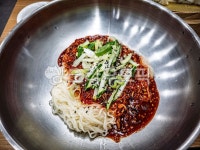 비빔국수, noodles, 국수, 분식, 여름별미, 사진,이미지,일러스트,캘리그라피 - 드래곤볼작가 크라우드픽 - 저작권 걱정 없는 상업용 이미지
