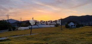 저녁노을, 산, 강, 하우스, 벼, 사진,이미지,일러스트,캘리그라피 - Nphseo59작가 크라우드픽 - 저작권 걱정 없는 상업용 이미지