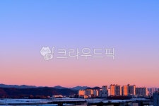 노을, 아파트, 산, 하우스, 비닐하우스, 사진,이미지,일러스트,캘리그라피 - 정민호작가 크라우드픽 - 저작권 걱정 없는 상업용 이미지