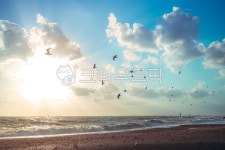 아침, 바다, 구름, 일출, 해돋이, 사진,이미지,일러스트,캘리그라피 - 운동하던동네형작가 크라우드픽 - 저작권 걱정 없는 상업용 이미지