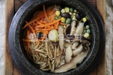 돌솥밥, 영양밥, 돌솥영양밥, 솥밥, 음식, 사진,이미지,일러스트,캘리그라피 - 찹쌀인형작가 크라우드픽 - 저작권 걱정 없는 상업용 이미지