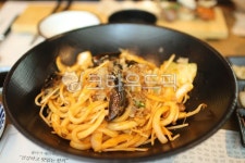 음식, 일식, 볶음우동, 우동, 매운우동, 사진,이미지,일러스트,캘리그라피 - Nyeomi_snap작가 크라우드픽 - 저작권 걱정 없는 상업용 이미지