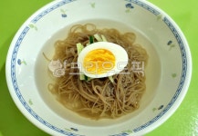 냉면, 동치미냉면, 면요리, 음식, food, 사진,이미지,일러스트,캘리그라피 - SeeOn작가 크라우드픽 - 저작권 걱정 없는 상업용 이미지