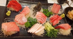 참치회, 생선회, 날음식, 무순, 와사비, 사진,이미지,일러스트,캘리그라피 - 먹방작가 크라우드픽 - 저작권 걱정 없는 상업용 이미지