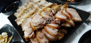 음식, 돼지고기, 식사, 고기, 한식, 사진,이미지,일러스트,캘리그라피 - 속초큰형님작가 크라우드픽 - 저작권 걱정 없는 상업용 이미지