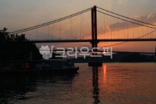 노을, sunset, 남해, 남해대교, 바다, 사진,이미지,일러스트,캘리그라피 - 메타몬작가 크라우드픽 - 저작권 걱정 없는 상업용 이미지