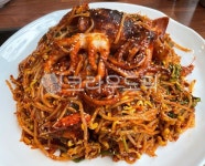 해물뼈찜, 등뼈찜, 뼈찜, 밥도둑, 찜, 사진,이미지,일러스트,캘리그라피 - 먹방작가 크라우드픽 - 저작권 걱정 없는 상업용 이미지