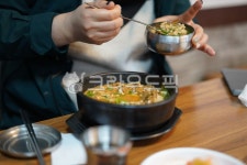 국물, 식사, 추어탕, 탕, 뚝배기, 사진,이미지,일러스트,캘리그라피 - pb이로작가 크라우드픽 - 저작권 걱정 없는 상업용 이미지