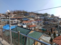 railing, 난간, 산동네, 마을, 동네, 사진,이미지,일러스트,캘리그라피 - 바람따라작가 크라우드픽 - 저작권 걱정 없는 상업용 이미지