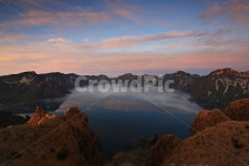 백두산, 천지, 반영, 구름, 여명, 사진,이미지,일러스트,캘리그라피 - 영산공작가 크라우드픽 - 저작권 걱정 없는 상업용 이미지