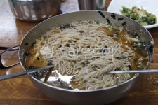 noodle, food, 음식, 국수, 메밀국수, 사진,이미지,일러스트,캘리그라피 - 슈렉작가 크라우드픽 - 저작권 걱정 없는 상업용 이미지