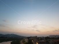 노을, 달, 하늘, 가로수, 호수, 사진,이미지,일러스트,캘리그라피 - 여가작가 크라우드픽 - 저작권 걱정 없는 상업용 이미지