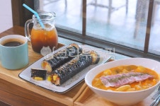 김밥, kimbap, 떡볶이, 브런치, 점심식사, 사진,이미지,일러스트,캘리그라피 - Fresh Eggs작가 크라우드픽 - 저작권 걱정 없는 상업용 이미지
