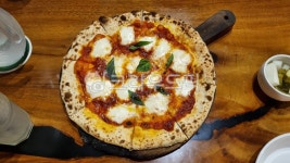 마르게리타, 피자, 이탈리아, 식당, 화덕피자, 사진,이미지,일러스트,캘리그라피 - glorypassion작가 크라우드픽 - 저작권 걱정 없는 상업용... 