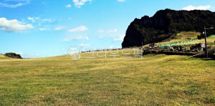 성산일출봉, 자연, 옥외, 잔디, 하늘, 사진,이미지,일러스트,캘리그라피 - Nbocrates68작가 크라우드픽 - 저작권 걱정 없는 상업용 이미지