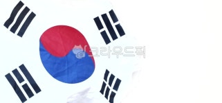 태극기, 대한민국, 광복절, 국경일, 개천절, 사진,이미지,일러스트,캘리그라피 - 치과원장작가 크라우드픽 - 저작권 걱정 없는 상업용 이미지