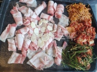 대패삼겹살, 요리, 김치, 부추, 음식, 사진,이미지,일러스트,캘리그라피 - 천적작가 크라우드픽 - 저작권 걱정 없는 상업용 이미지