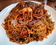 해물뼈찜, 등뼈찜, 뼈찜, 해물찜, 야채, 사진,이미지,일러스트,캘리그라피 - 먹방작가 크라우드픽 - 저작권 걱정 없는 상업용 이미지