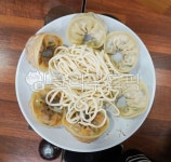만두사리, 칼국수사리, 김치만두, 고기만두, 칼국수, 사진,이미지,일러스트,캘리그라피 - 리일리작가 크라우드픽 - 저작권 걱정 없는 상업용 이미지