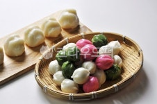 떡, 추석, 명절, 송편, 전통, 사진,이미지,일러스트,캘리그라피 - 깨비선생작가 크라우드픽 - 저작권 걱정 없는 상업용 이미지