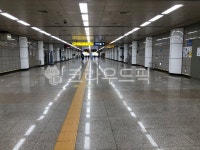 전철, 출구, flooring, 지하철, 성남, 사진,이미지,일러스트,캘리그라피 - Ngudrn51작가 크라우드픽 - 저작권 걱정 없는 상업용 이미지