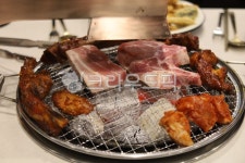 고기, 삼겹살, 고깃집, 숯불구이, 구이, 사진,이미지,일러스트,캘리그라피 - 산타고라니작가 크라우드픽 - 저작권 걱정 없는 상업용 이미지