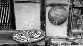 시골, 전통, 흑백사진, 마루, 옥수수, 사진,이미지,일러스트,캘리그라피 - 그린티는녹차 작가 크라우드픽 - 저작권 걱정 없는 상업용 이미지