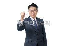 1명, 남자한명, 확신, 중장년, 하얀배경, 사진,이미지,일러스트,캘리그라피 - 재로미작가 크라우드픽 - 저작권 걱정 없는 상업용 이미지