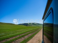 차, 들판, 초원, field, road, 사진,이미지,일러스트,캘리그라피 - guoton작가 크라우드픽 - 저작권 걱정 없는 상업용 이미지