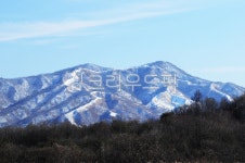 산, 설산, 눈, 산꼭대기, 산정상, 사진,이미지,일러스트,캘리그라피 - Nbug5608작가 크라우드픽 - 저작권 걱정 없는 상업용 이미지