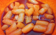 떡볶이, 컵떡볶이, 국물떡볶이, 떡, 매운음식, 사진,이미지,일러스트,캘리그라피 - 먹방작가 크라우드픽 - 저작권 걱정 없는 상업용 이미지