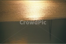 윤슬, 물결, 한강, 노을빛, 반영, 사진,이미지,일러스트,캘리그라피 - k_yumint작가 크라우드픽 - 저작권 걱정 없는 상업용 이미지