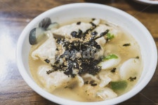 만두국, 떡만두국, 떡국, 분식, 만두, 사진,이미지,일러스트,캘리그라피 - 다정금지작가 크라우드픽 - 저작권 걱정 없는 상업용 이미지