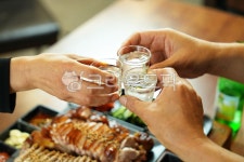 족발, 보쌈, 소주, 건배, 돼지고기, 사진,이미지,일러스트,캘리그라피 - 맛있는 사진작가 크라우드픽 - 저작권 걱정 없는 상업용 이미지