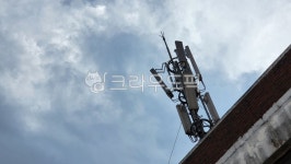 안테나, 중계기, 옥상, 이동통신, 하늘, 사진,이미지,일러스트,캘리그라피 - 꼬신작가 크라우드픽 - 저작권 걱정 없는 상업용 이미지