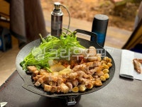 캠핑, 고기, 삼겹살, 미나리, 노상, 사진,이미지,일러스트,캘리그라피 - cuty_hy작가 크라우드픽 - 저작권 걱정 없는 상업용 이미지