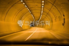 터널, 길, 고속도로, 굴, 도로, 사진,이미지,일러스트,캘리그라피 - 아빠정영화작가 크라우드픽 - 저작권 걱정 없는 상업용 이미지