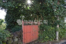 빨강색문, 빨간대문, 철문, 잠겨진문, 닫힌문, 사진,이미지,일러스트,캘리그라피 - tollanhm작가 크라우드픽 - 저작권 걱정 없는 상업용 이미지
