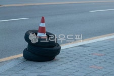 폐타이어, 재활용, 가로, 주차금지, 타이어활용, 사진,이미지,일러스트,캘리그라피 - 풀초작가 크라우드픽 - 저작권 걱정 없는 상업용 이미지