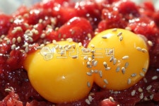 육회, 회, 소고기, 쇠고기, 계란, 사진,이미지,일러스트,캘리그라피 - 미미랑작가 크라우드픽 - 저작권 걱정 없는 상업용 이미지